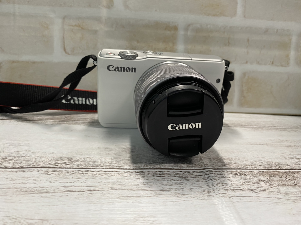 カメラ❤️Wi-Fi&自撮り自由自在❤️人気のホワイト Canon EOS M10❤️